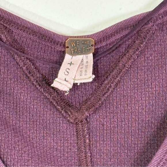 FREE PEOPLE Art School embroidered thermal waffle top v-neck S - Picture 5 of 13